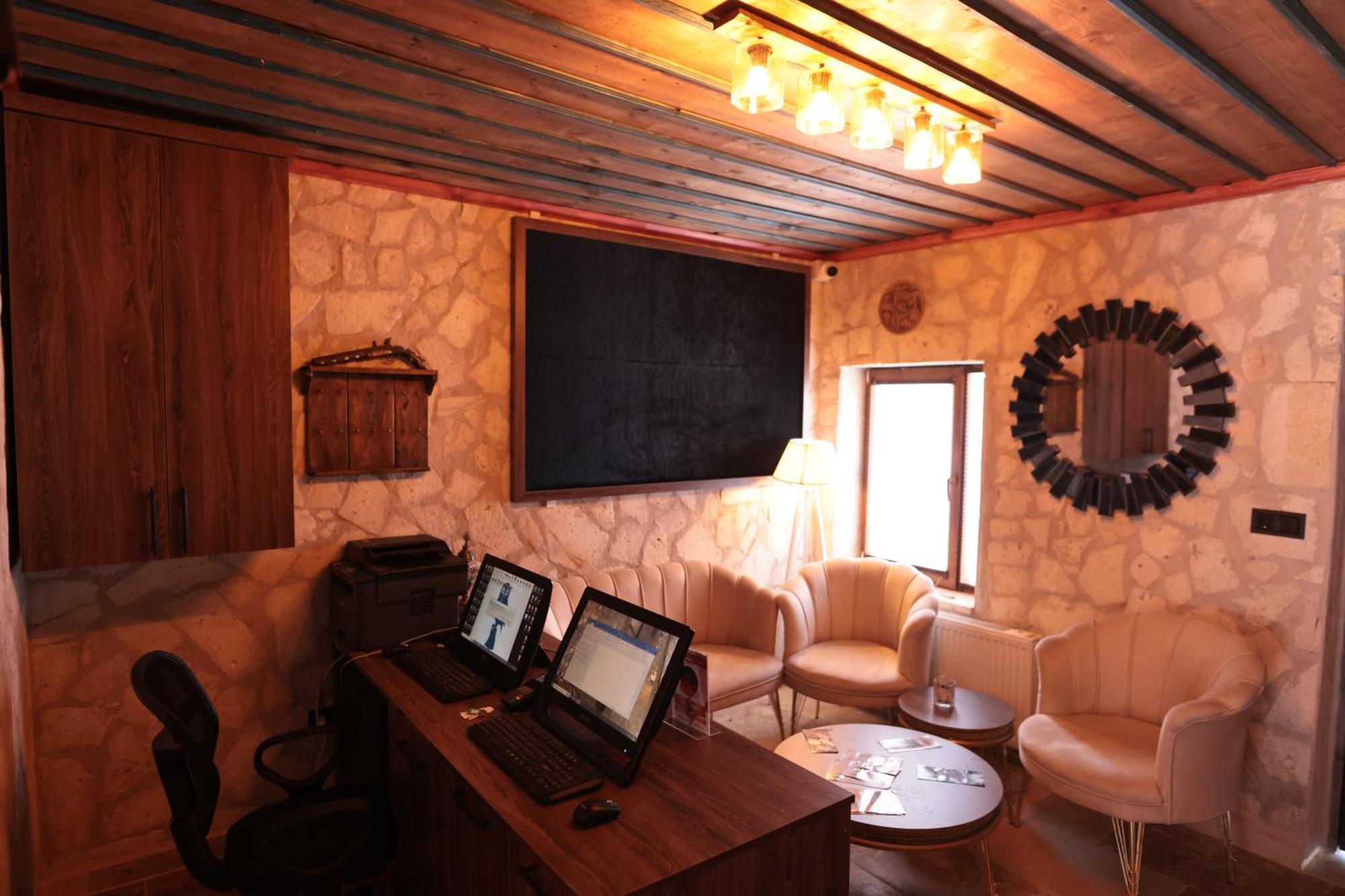 Stone Owl Otel & Restaurant Uchisar Exterior photo
