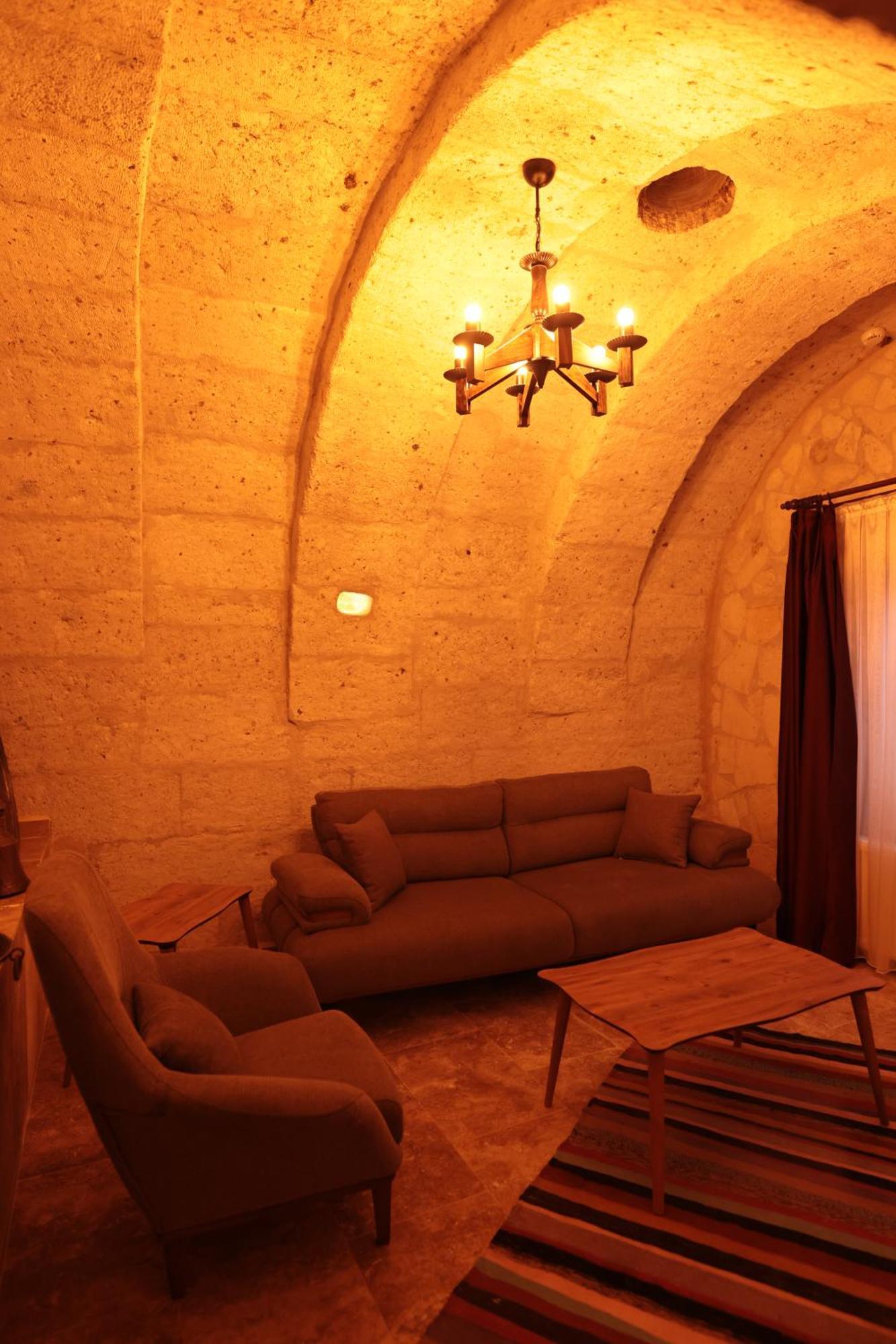 Stone Owl Otel & Restaurant Uchisar Exterior photo